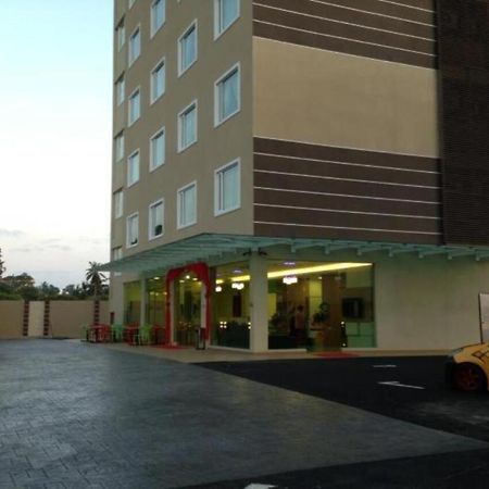 Caspari Hotel Tampin Exteriör bild